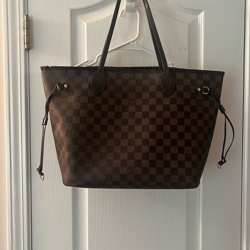 Used Lv never full purse